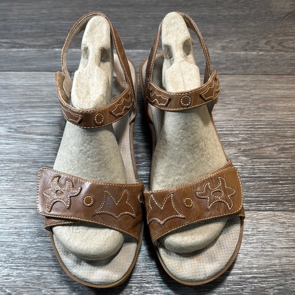 Soft walk Brown Leather Sandals woman’s size 12 (b176)